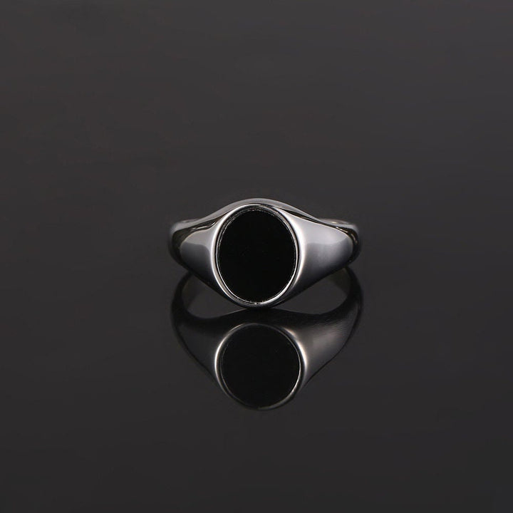 Anillo sencillo de obsidiana ovalada para hombre.