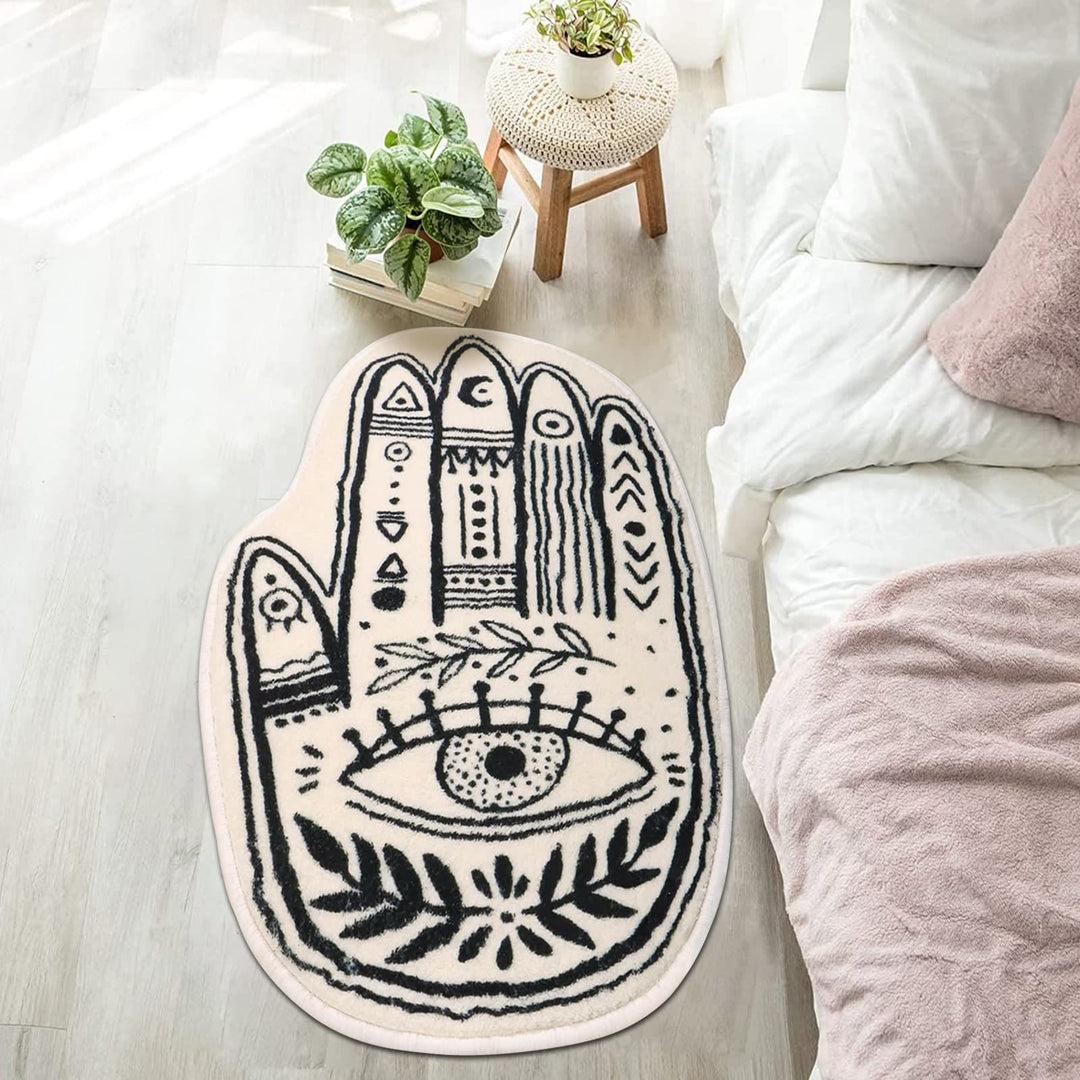 Alfombra suave con símbolo de Hamsa en color blanco de Olivenorma