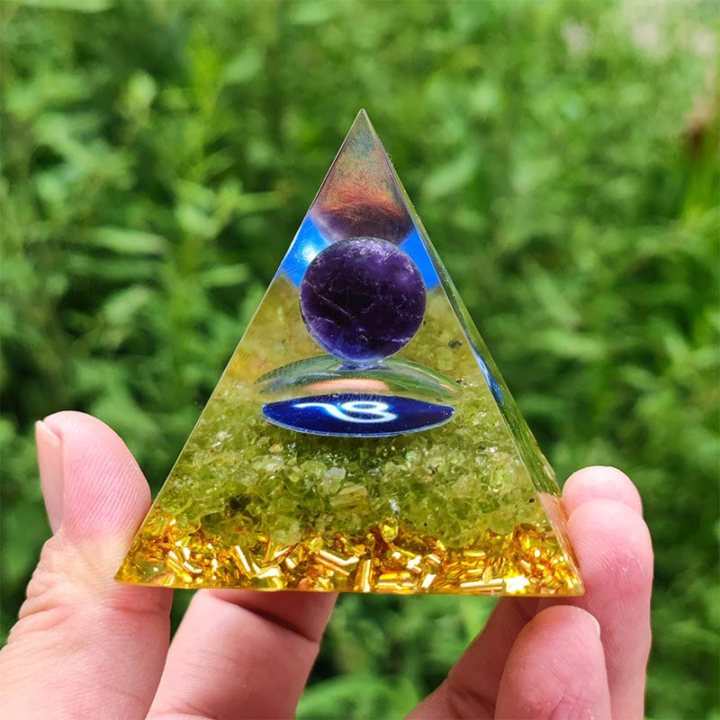 Pirámide de orgón del zodíaco Leo de amatista y peridoto de Olivenorma