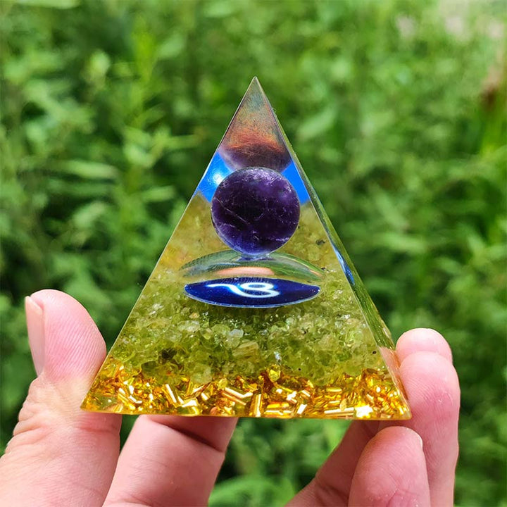 Pirámide de orgón del zodíaco Leo de amatista y peridoto de Olivenorma
