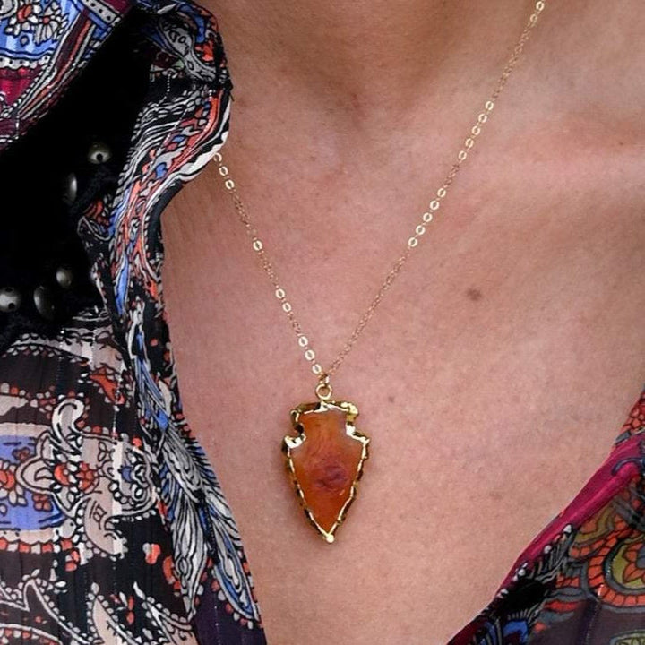 Collar con punta de flecha de cornalina de cristal natural de Olivenorma