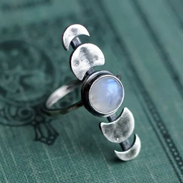 Anillo de energía femenina con piedra lunar creciente Olivenorma