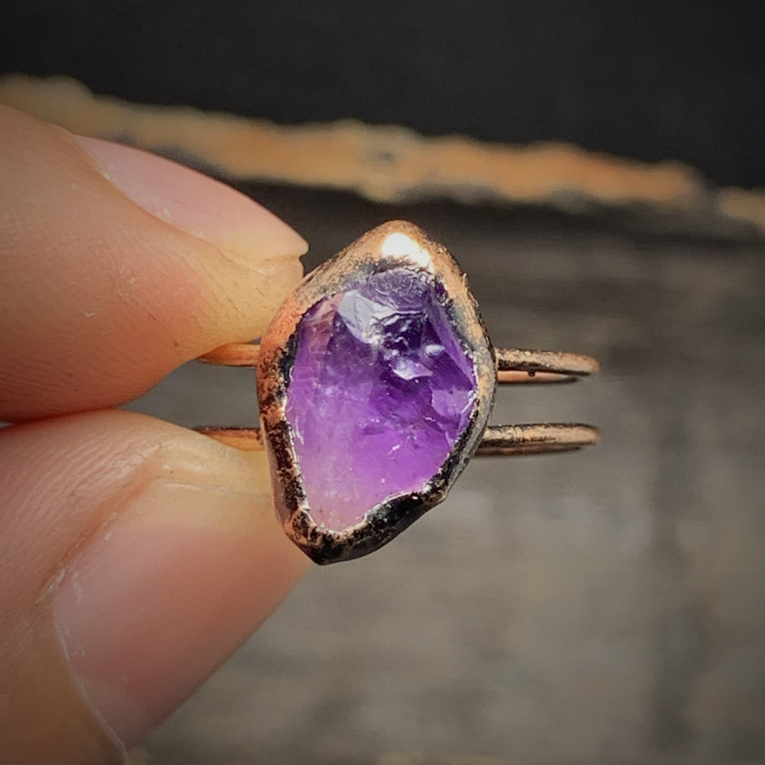 Anillo ajustable con doce piedras de nacimiento de piedra irregular natural en bruto de Olivenorma 