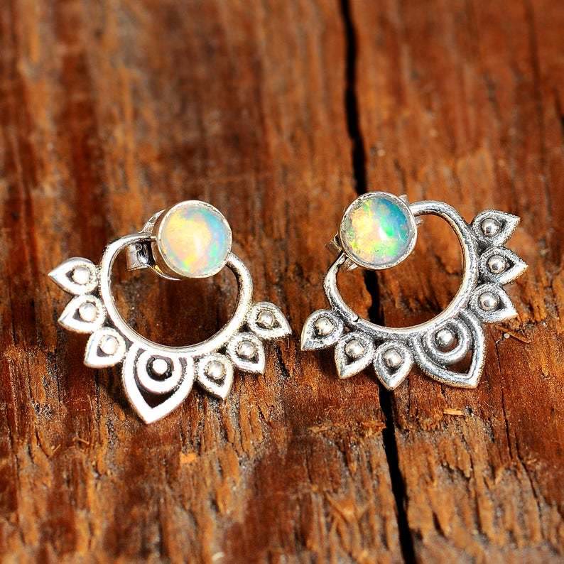 Pendientes decorativos de loto con ópalo natural de Olivenorma
