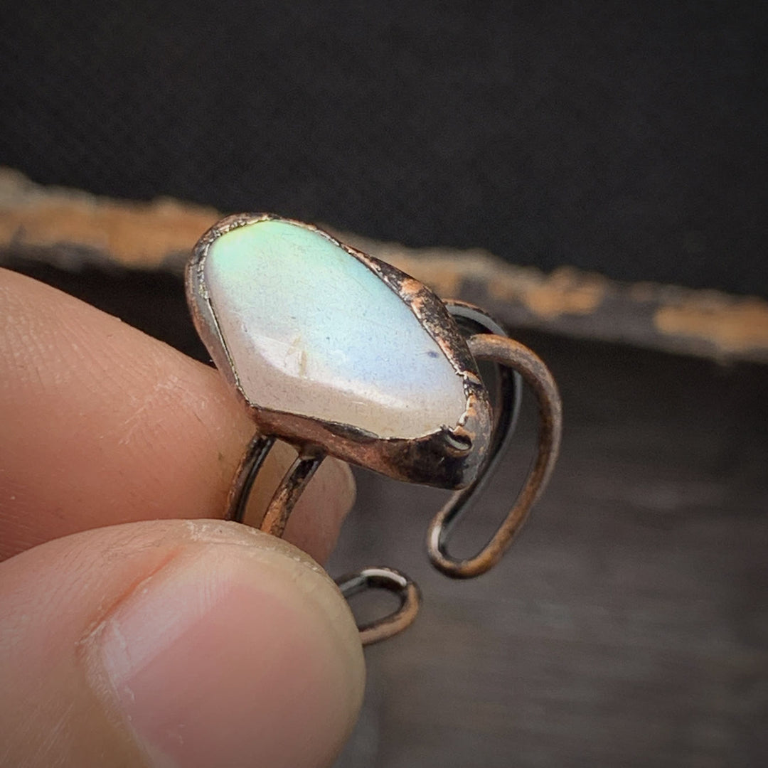 Anillo ajustable con doce piedras de nacimiento de piedra irregular natural en bruto de Olivenorma 