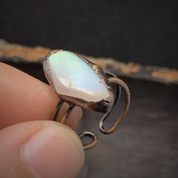 Anillo ajustable con doce piedras de nacimiento de piedra irregular natural en bruto de Olivenorma 