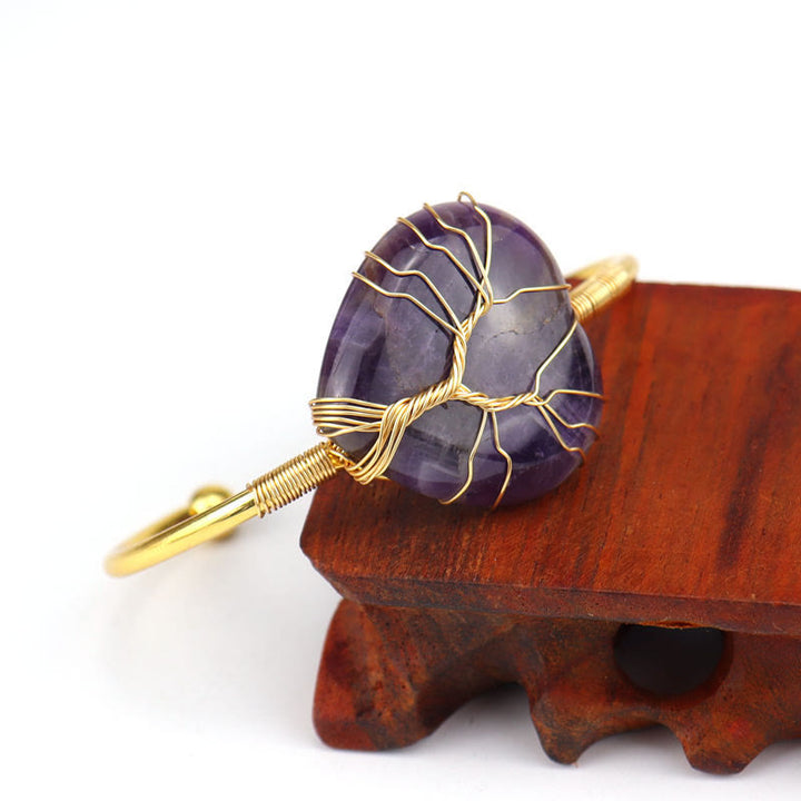 Pulsera de cristal natural en forma de corazón envuelta en alambre de cobre y oro de Olivenorma.