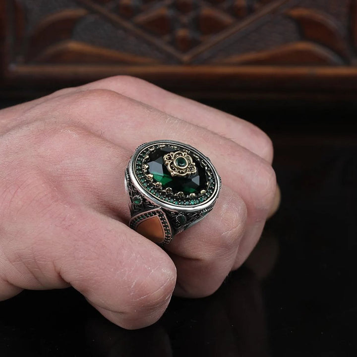 Anillo apilable con esmeralda y gota de agua de Olivenorma 