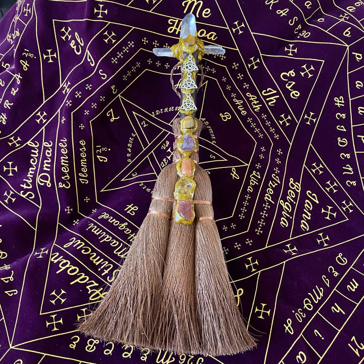 Adorno de escoba de Wicca con accesorios de expulsión de magia de cristal natural de Olivenorma