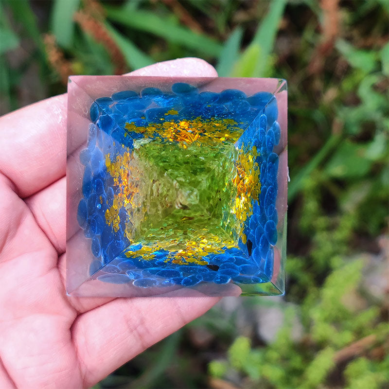 Pirámide de orgón del árbol de la vida de cianita Olivenorma con peridoto