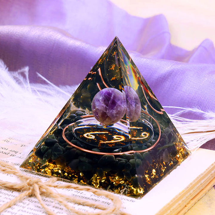 Pirámide de orgón del zodiaco Cáncer con esfera de amatista y obsidiana de Olivenorma 