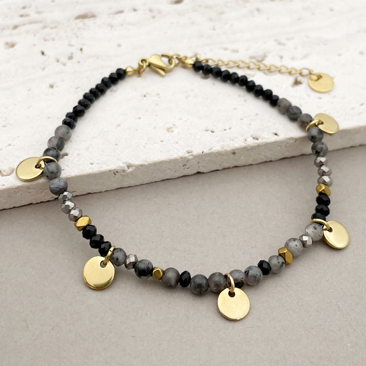 Pulsera con dijes de disco de titanio y cuentas de piedra natural de Olivenorma