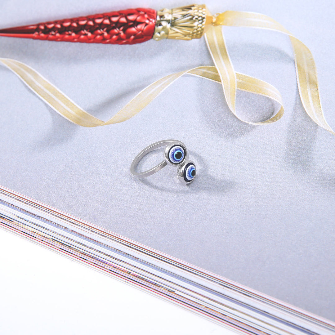 Anillo de mujer con ojo malvado bañado en oro y circonita blanca de Olivenorma 