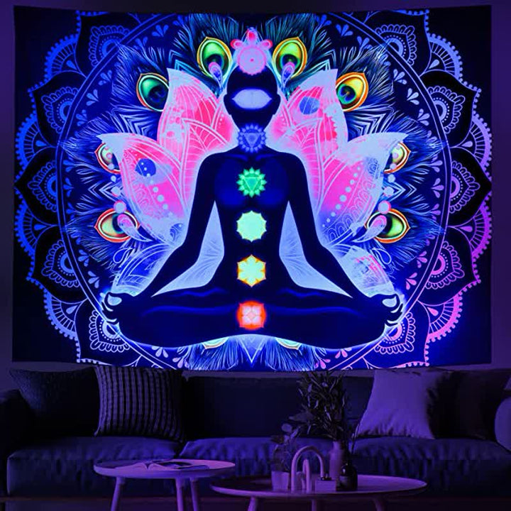 Tapiz de pared con chakras y loto.
