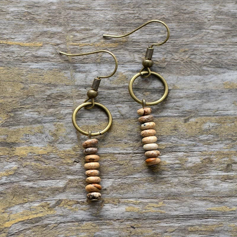 Pendientes con cuentas de rueda de cuarzo fresa, bronzita y agalmatolita de Olivenorma