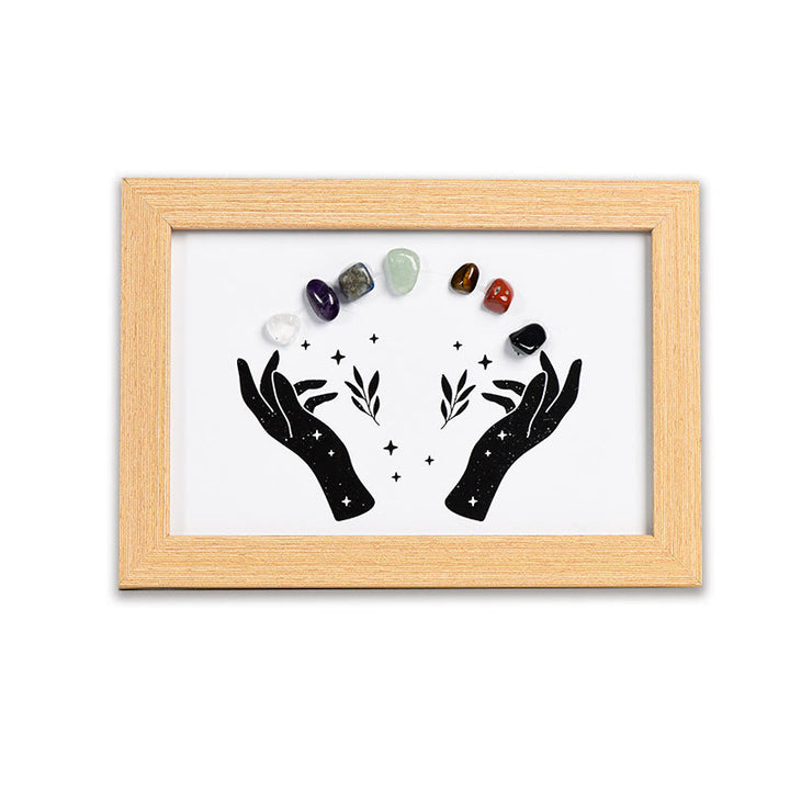 Marco de fotos de madera con cristales y piedras de chakras de Olivenorma Hands