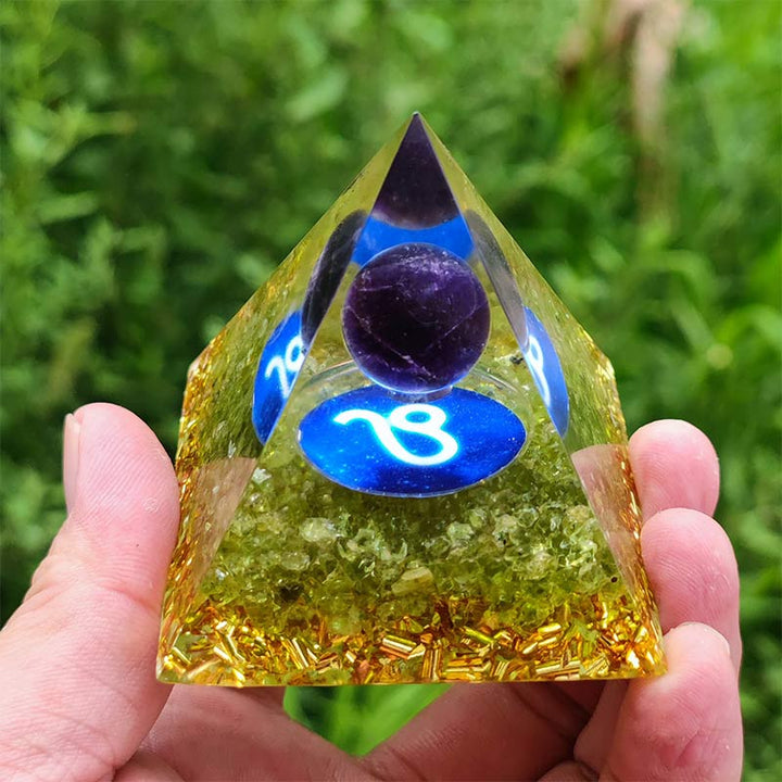 Pirámide de orgón del zodíaco Leo de amatista y peridoto de Olivenorma