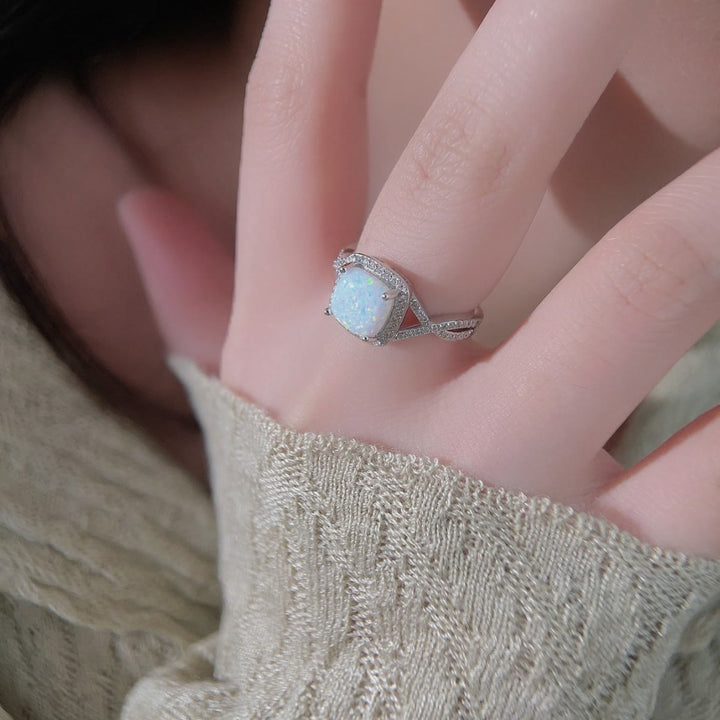 Anillo de circonita blanca con ópalo cuadrado grande de Olivenorma