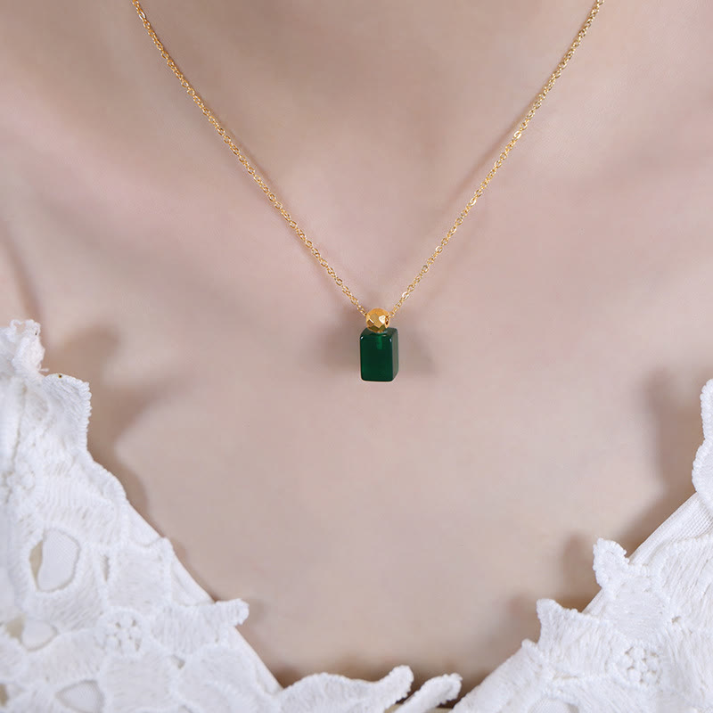 Collar con colgante de peridoto y aventurina verde esmeralda de Olivenorma 