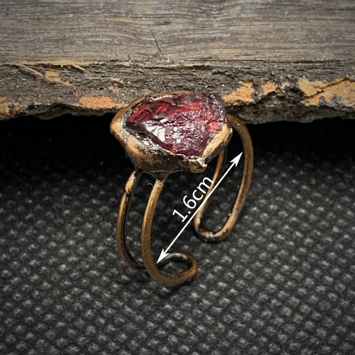 Anillo ajustable con doce piedras de nacimiento de piedra irregular natural en bruto de Olivenorma 