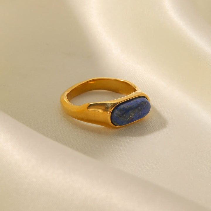 Anillo de oro con piedra natural ovalada de Olivenorma