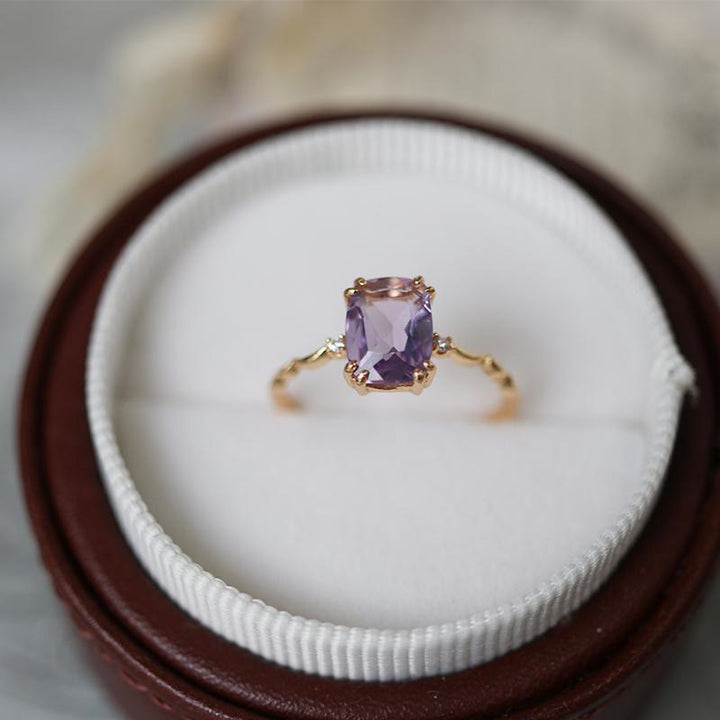 Anillo con diseño de onda de cubo de azúcar y amatista de Olivenorma 