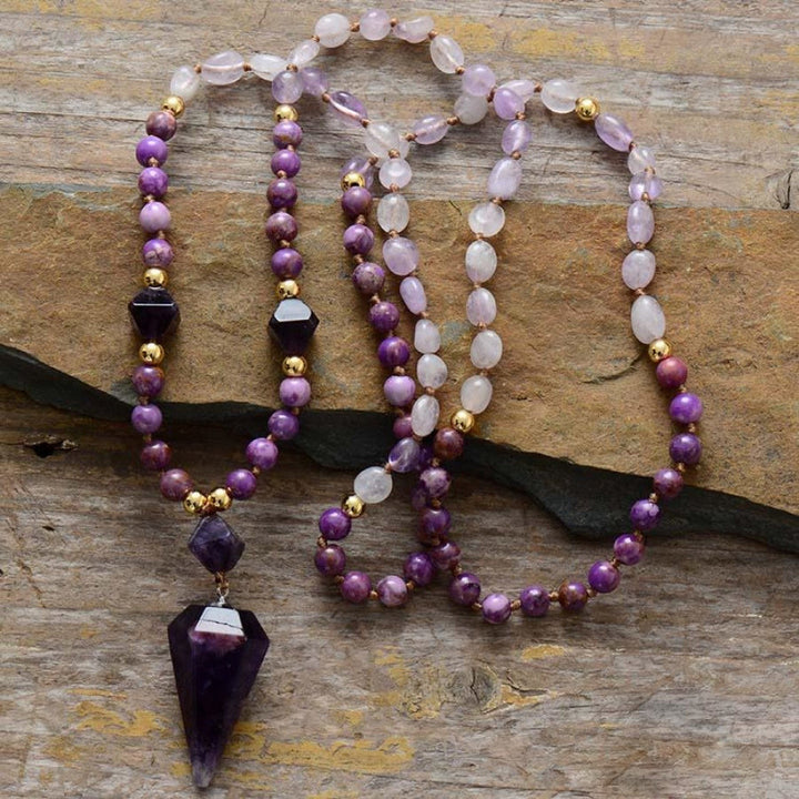 Collar de mala con cuentas de jade morado y amatista natural de Olivenorma
