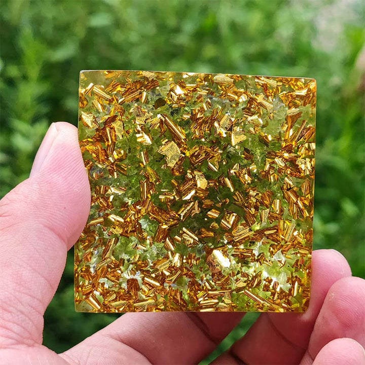 Pirámide de orgón del zodíaco Leo de amatista y peridoto de Olivenorma