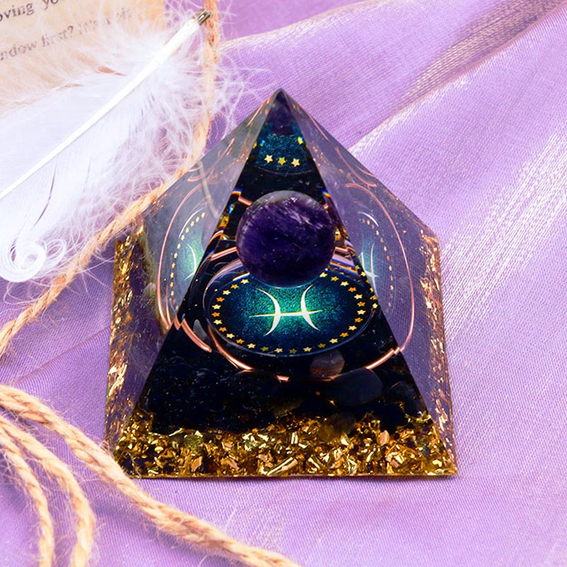 Pirámide de orgón del zodiaco Piscis con esfera de amatista y obsidiana de Olivenorma