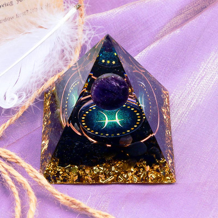 Pirámide de orgón del zodiaco Piscis con esfera de amatista y obsidiana de Olivenorma