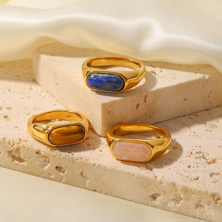 Anillo de oro con piedra natural ovalada de Olivenorma