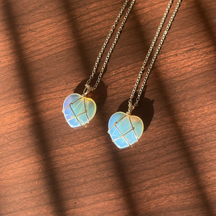 Collar de piedras preciosas de cristal natural en forma de corazón de Olivenorma