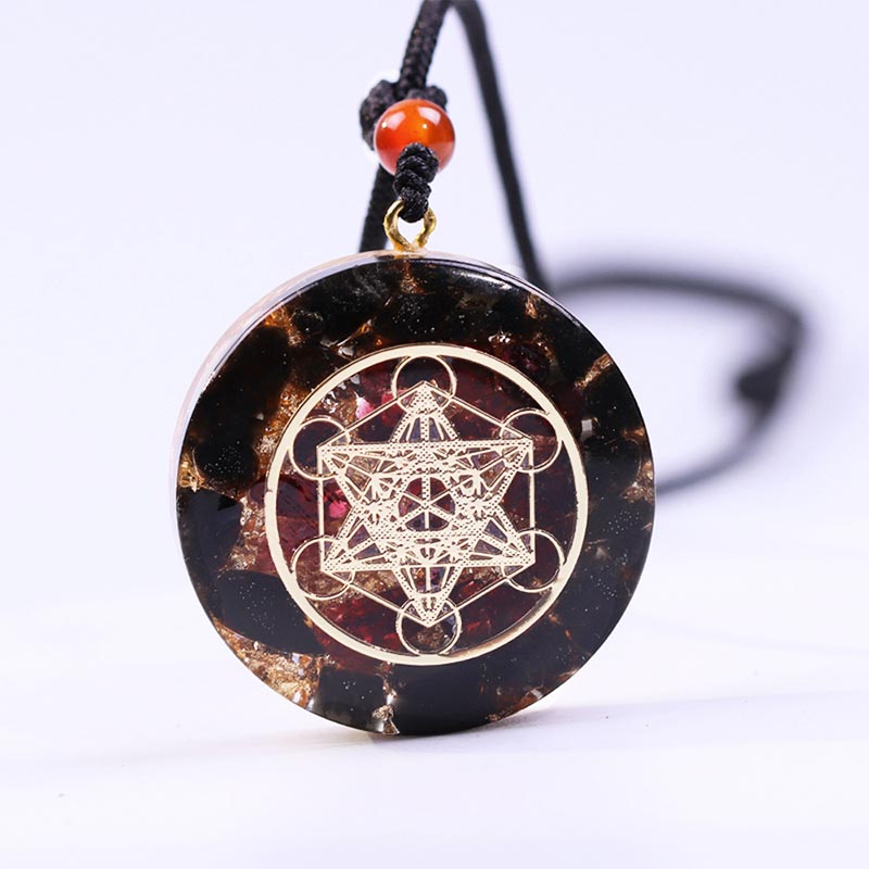 Collar con símbolo del cubo de Metatrón en obsidiana y granate de Olivenorma 