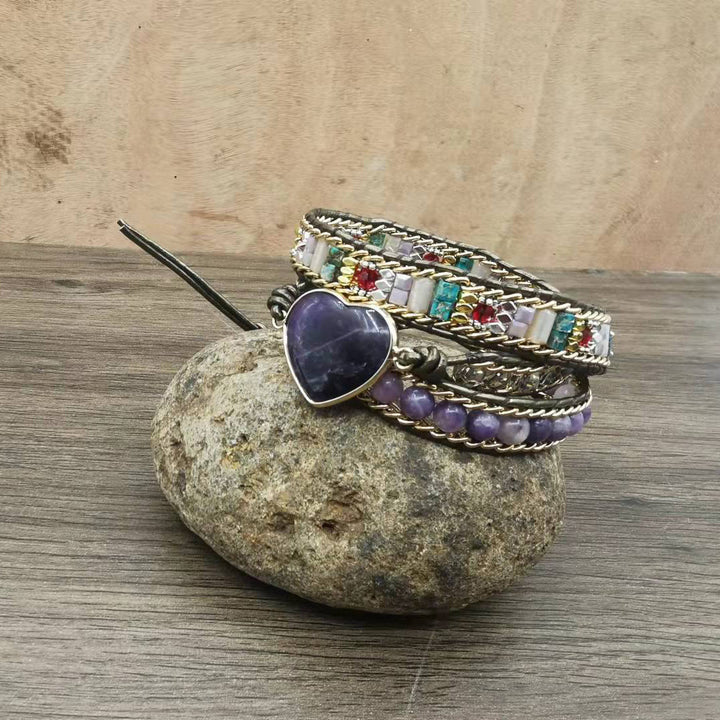 Pulsera envolvente con dijes de corazón de amatista de Olivenorma 