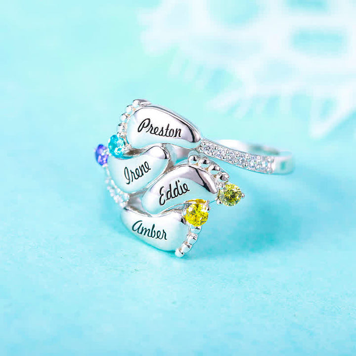 Anillo con piedras de nacimiento grabadas con pies de bebé de Olivenorma Creative