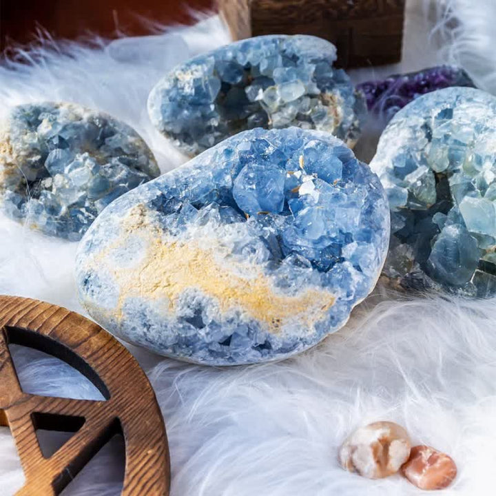 Geoda de cianita natural de Olivenorma, piedra preciosa decorativa