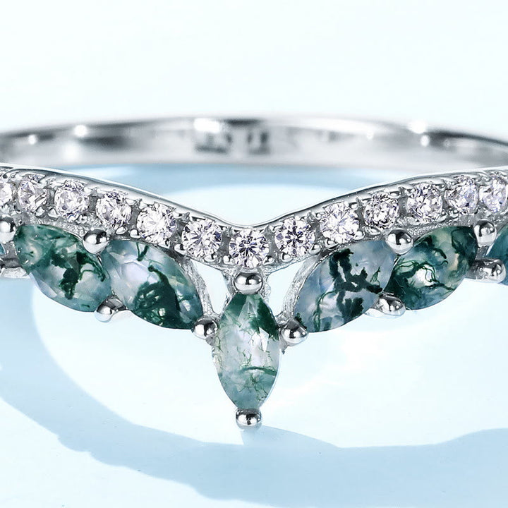Anillo de plata de ley 925 con corona de circonita blanca y ágata musgosa de Olivenorma