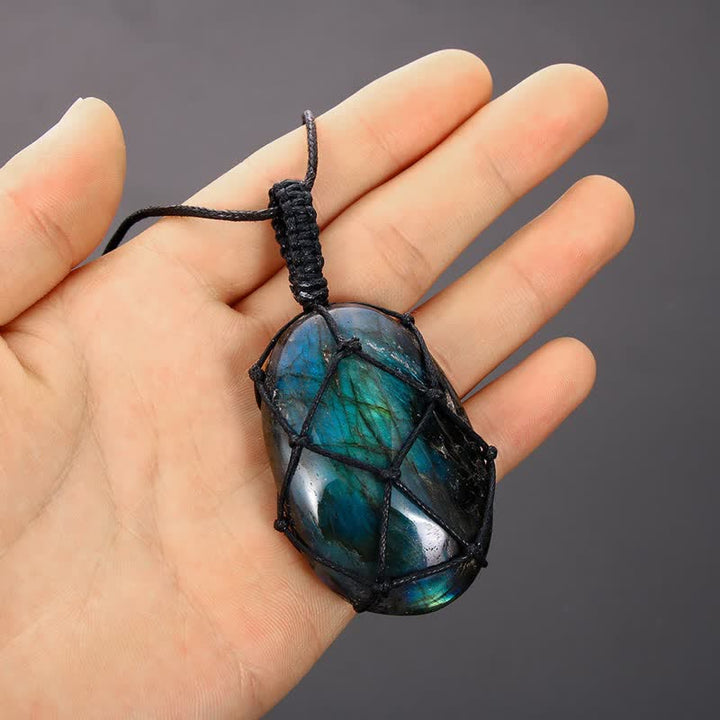 Collar de piedra labradorita natural con forma de corazón de dragón envuelto de Olivenorma
