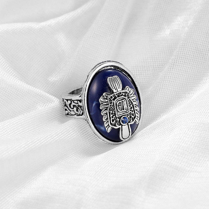 Anillo de lapislázuli tallado con estilo punk