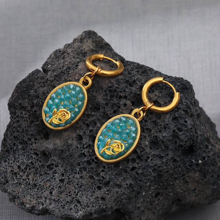 Pendientes colgantes ovalados con turmalina Paraiba y rosa triturada de Olivenorma