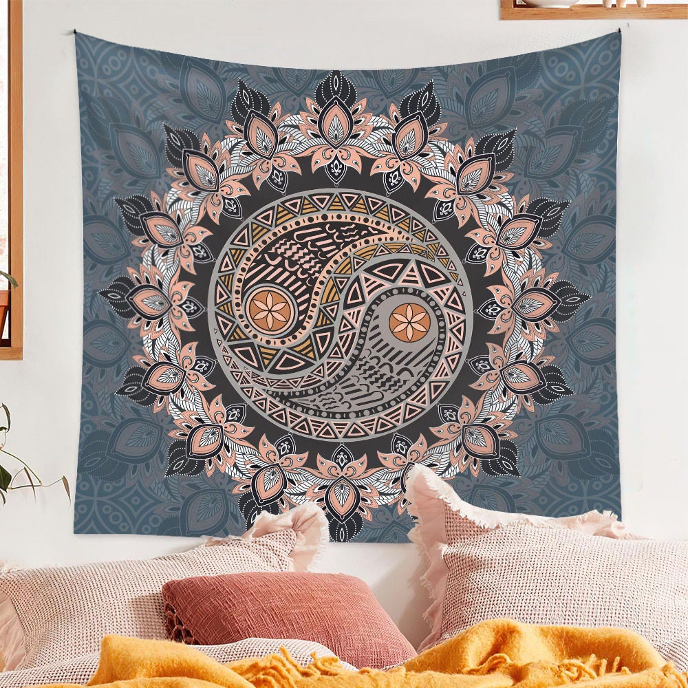 Tapiz con diseño circular Qiankun con flores bohemias de Olivenorma
