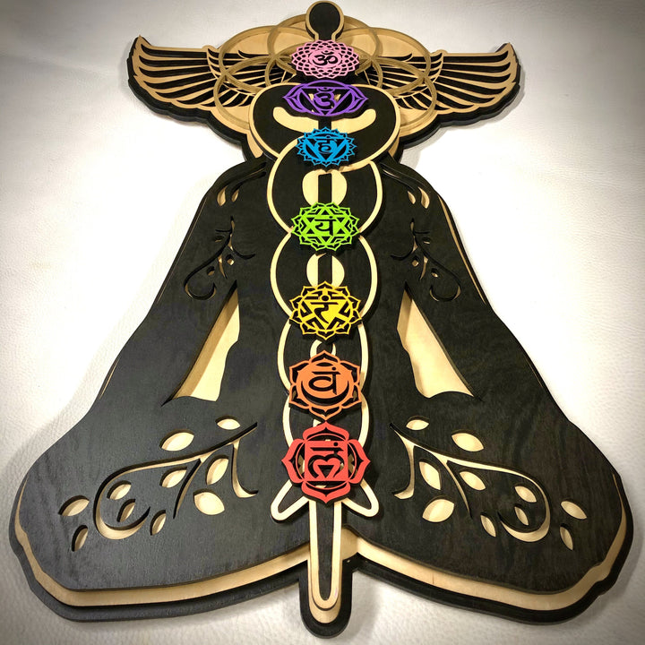 Decoración de pared de madera teñida pintada a mano con el chakra Kundalini de Olivenorma
