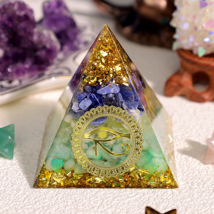 Pirámide de orgón con ojo de Horus, peridoto, aventurina azul y verde de Olivenorma