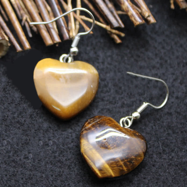 Pendientes curativos con forma de corazón de cristal natural.