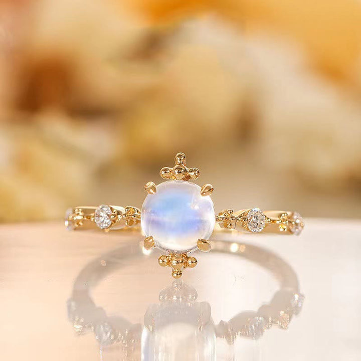 Anillo ajustable sencillo de lujo con circonita blanca y piedra lunar de Olivenorma 