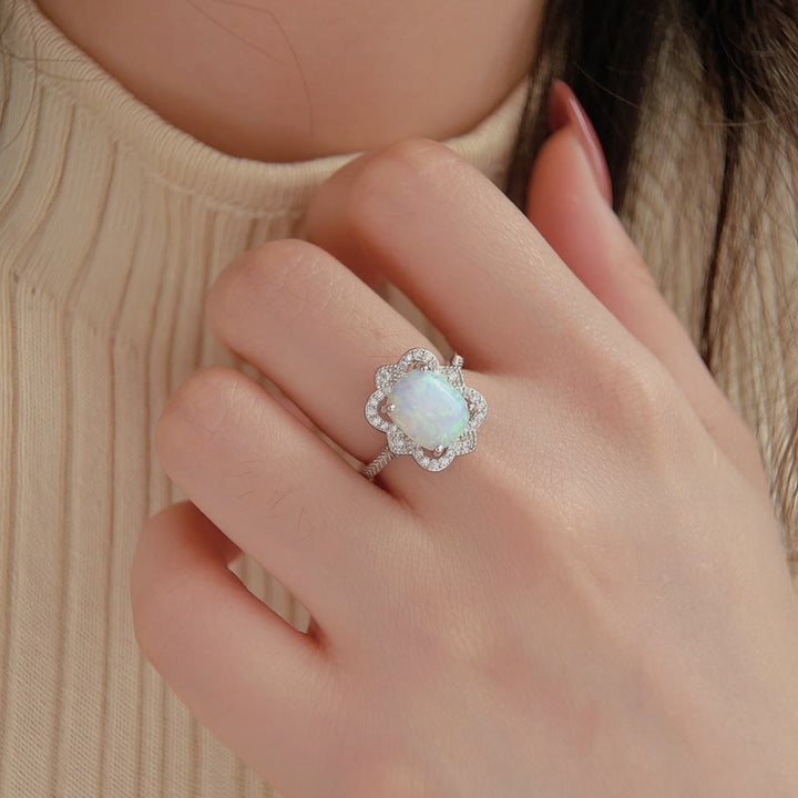 Anillo de compromiso con diseño grabado de circonita blanca y ópalo de Olivenorma