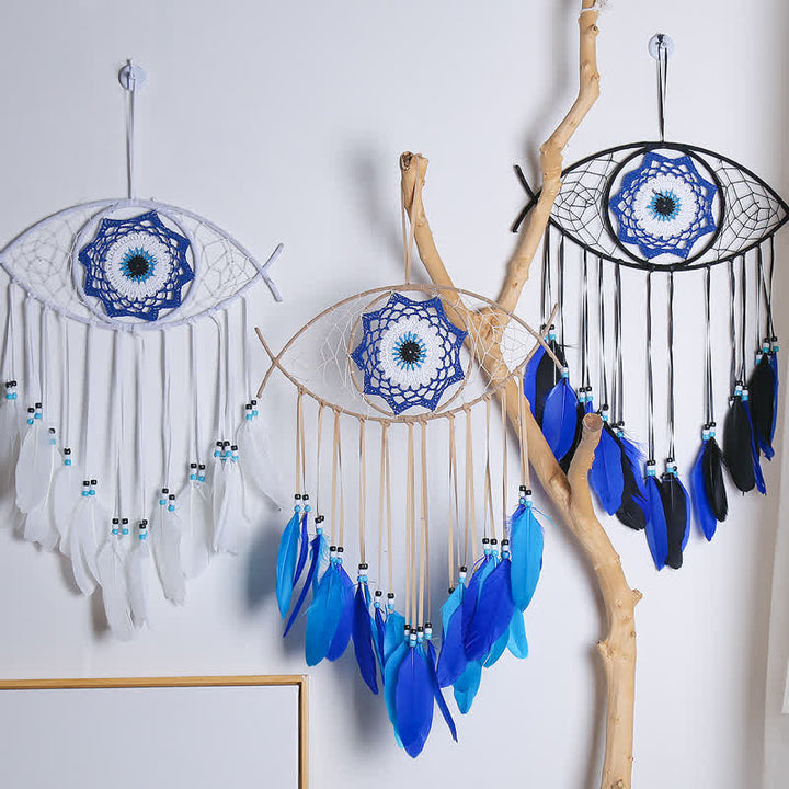 Atrapasueños de plumas de mal de ojo azul 