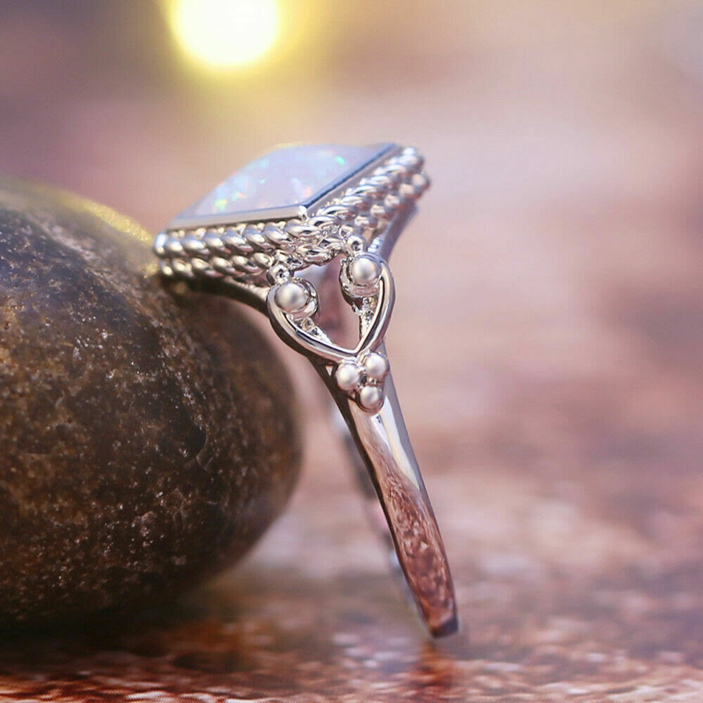 Anillo de ópalo de fuego de talla ovalada de Olivenorma