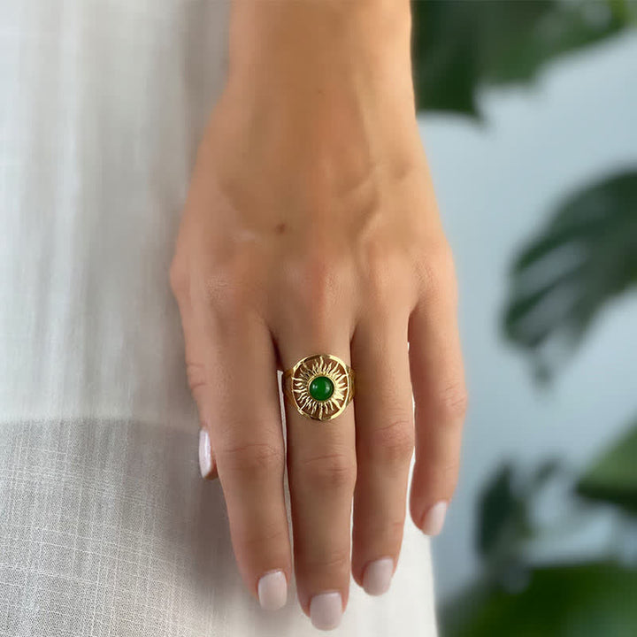 Anillo de jade verde celestial “Sun Arise” de Olivenorma