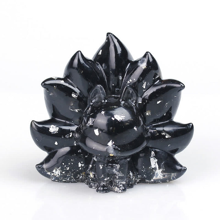 Adorno con piedras preciosas de zorro de nueve colas de Olivenorma